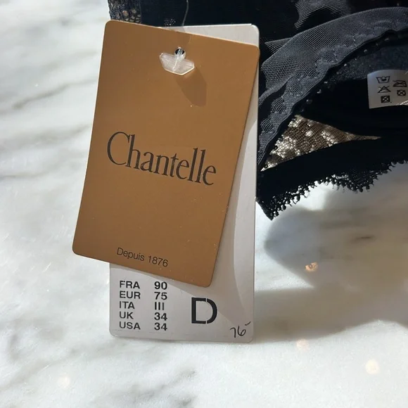 Chantelle bra
